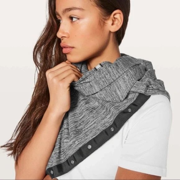 Lululemon Vinyasa Scarf - Black and White - Picture 1 of 4